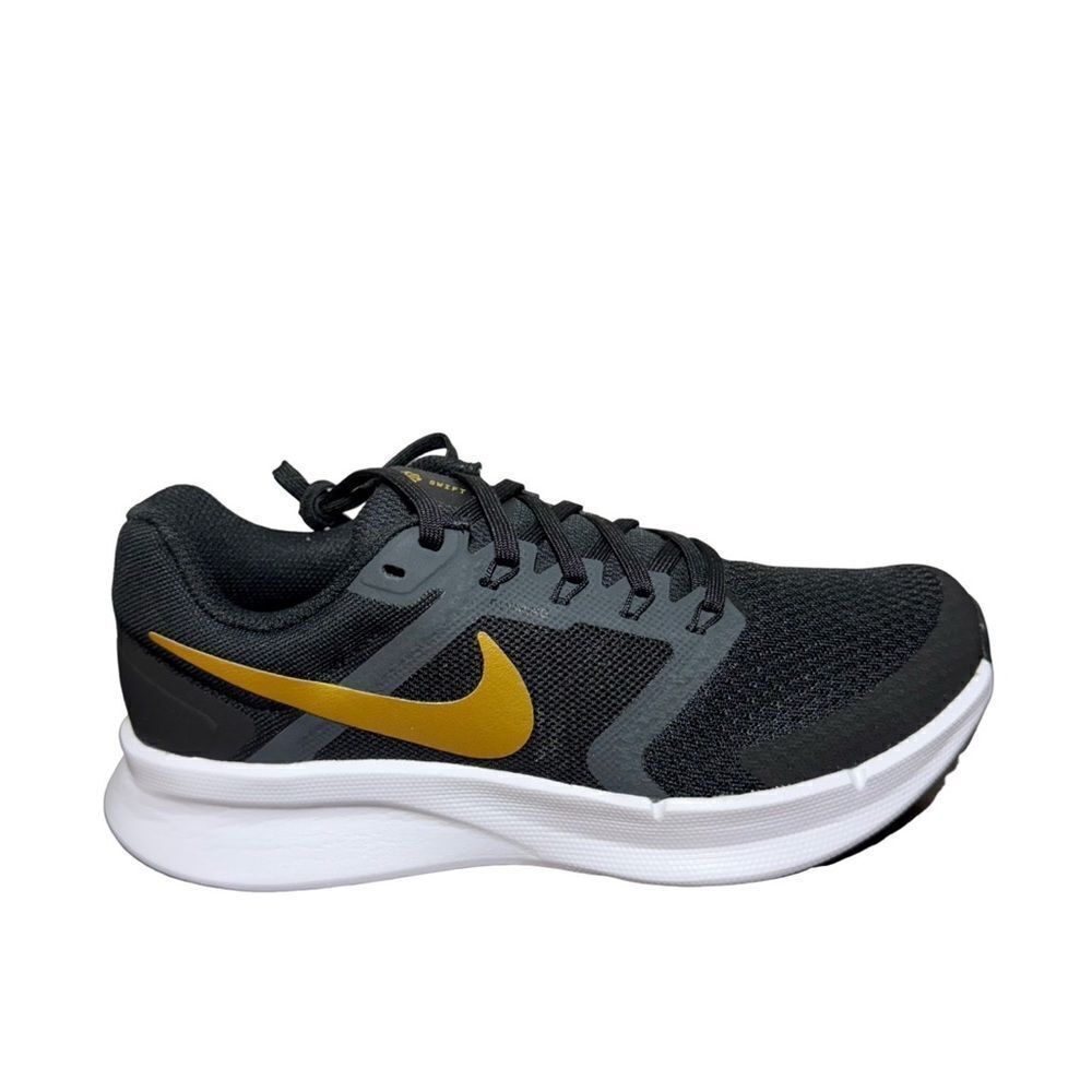Nike women’s Black and Gold Running Shoes size 6.5
